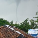 ANGIN PUTING BELIUNG TERJANG RUMAH WARGA