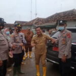 Wakil Bupati Karawang Tinjau Korban Banjir Rob di Desa Ciparagejaya Tempuran