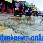 Jalan Raya Cikalong-Cilamaya Belum Juga Diperbaiki, Warga Tuntut Ganti Rugi ke PT. JSP