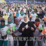 Ribuan Masyarakat Karawang Tumpah Ruah Ikuti Gebyar Senam Disway 2022