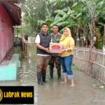 Banjir Terjadi di Berbagai Wilayah Kabupaten Karawang, Ketua Carateker Karang Taruna Kecamatan Tempuran, Turun Langsung