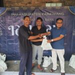 Idul Adha 1445 H, PWI dan SMSI Karawang Salurkan Daging Qurban 1 Sapi dan 3 Domba Untuk Warga dan Wartawan